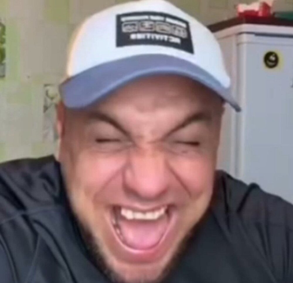 Тихон смеётся